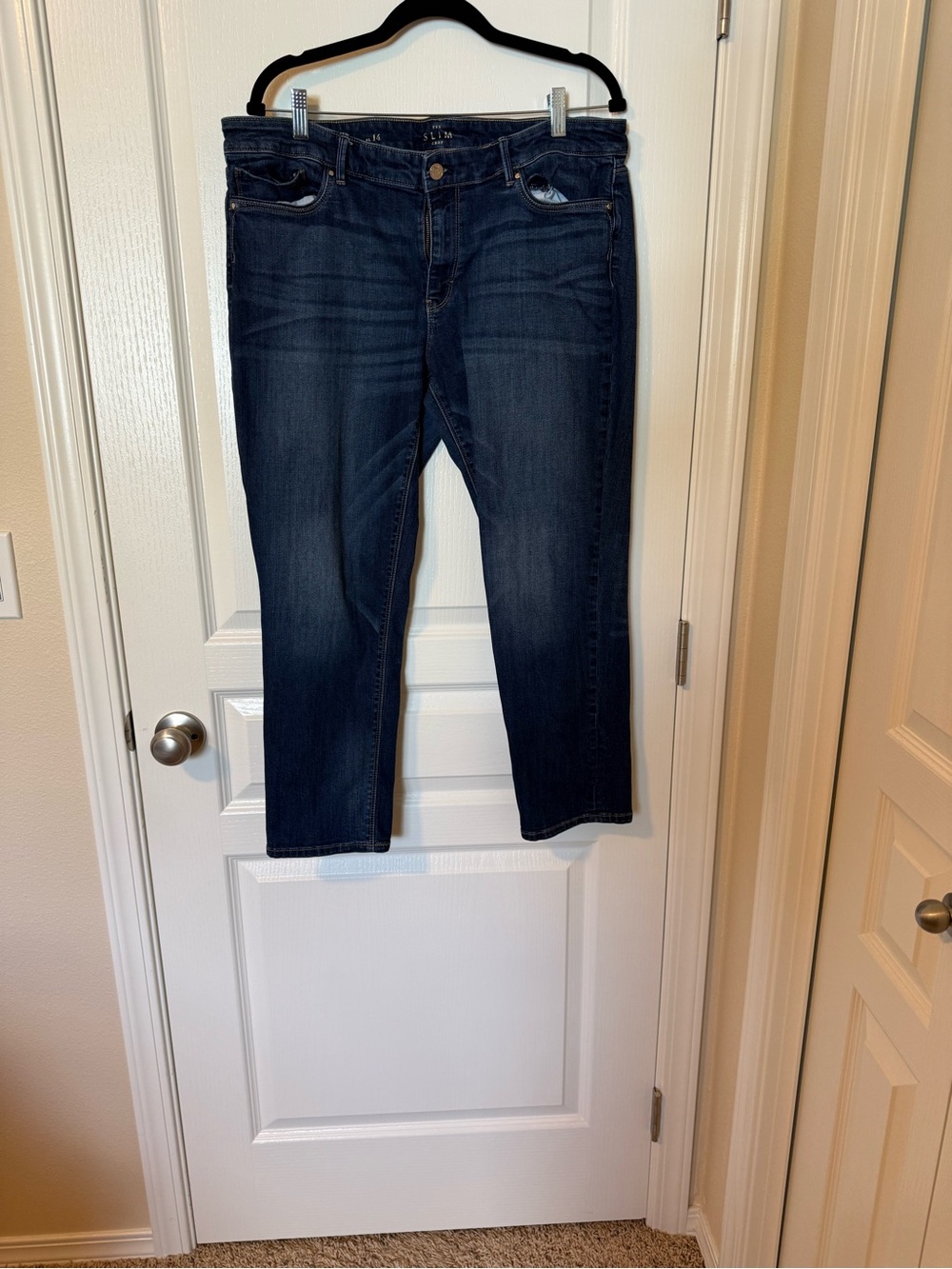 Women's Dark Blue Stretch Mid-Rise Crop Jeans
